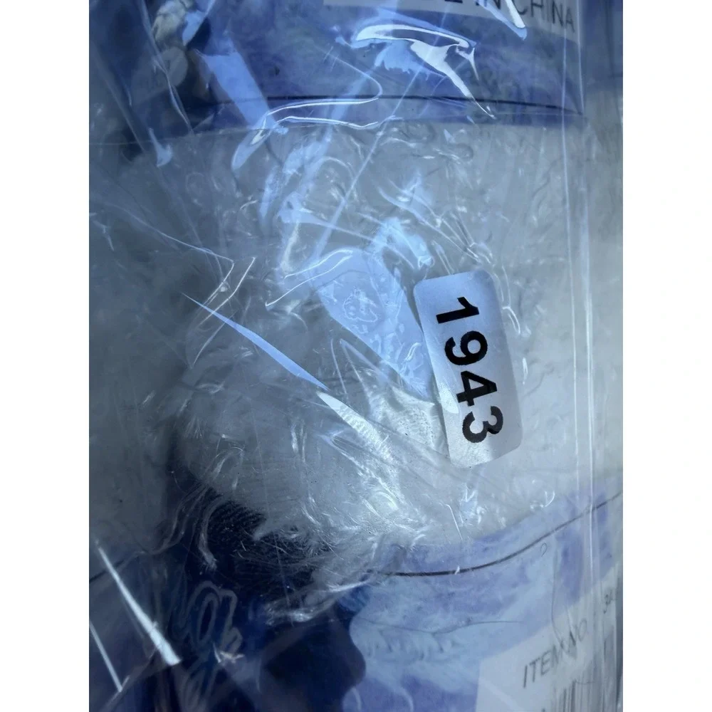 Knitting Yarn 100% Polyester Micro-fiber Black & White Eyelash Fuzzy Yarn Lot 16